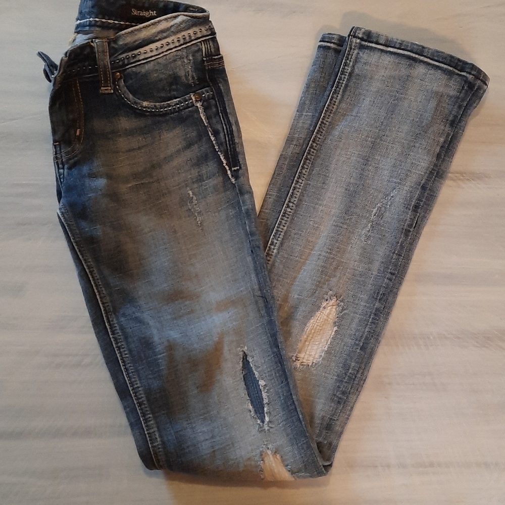 Stright leg distressed jeans